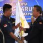 Penyerahan Bendera Karang Taruna, kepada Ketua Karang Taruna Kecamatan Kramatwatu Terpilih. (Foto: Bantenesia)