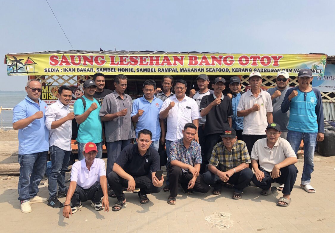 Foto bersama Para Nelayan Pandeglang dengan Pengurus HNSI DPC Kabupaten Pandehlang juga Ranting Kecamatan Labuan. (Foto: Bantenesia)