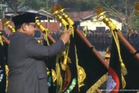 Tanda Kehormatan Samkarya Nugraha Sakanti dari Presiden Republik Indonesia Jenderal TNI (Purn) Prabowo Subianto kepada Polda Banten. (Foto: Istimewa)
