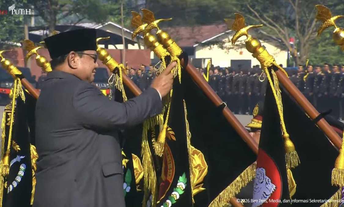 Tanda Kehormatan Samkarya Nugraha Sakanti dari Presiden Republik Indonesia Jenderal TNI (Purn) Prabowo Subianto kepada Polda Banten. (Foto: Istimewa)