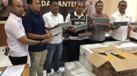 Polda Banten Ungkap Peredaran RokokTanpa Pita Cukai, Amankan 89 Bal Rokok Ilegal. (Foto: Bantenesia)