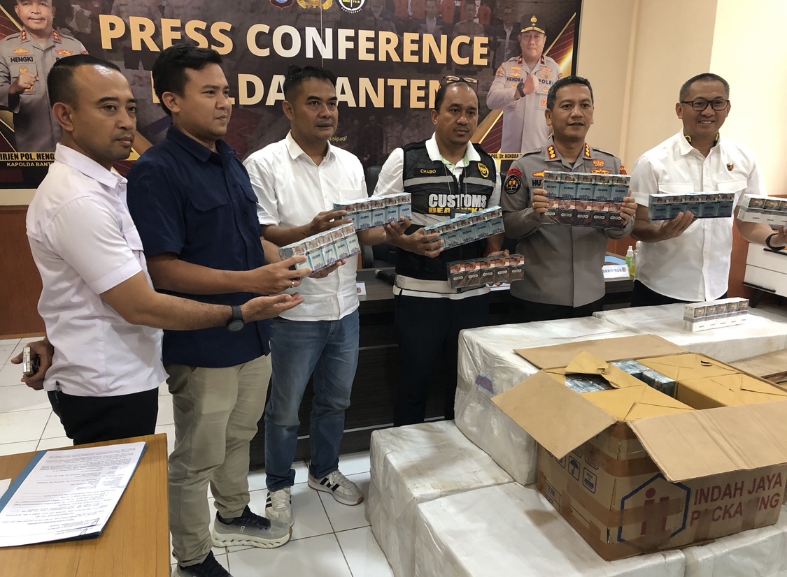Polda Banten Ungkap Peredaran RokokTanpa Pita Cukai, Amankan 89 Bal Rokok Ilegal. (Foto: Bantenesia)