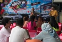 Branch Manager (BM) Mitsubishi Dipo Serang, Irwan Ridho Sutopo saat Sambutan dalam Mitsubishi Drive in Color - Showroom Event Dipo Penancangan. (Foto: Bantenesia)
